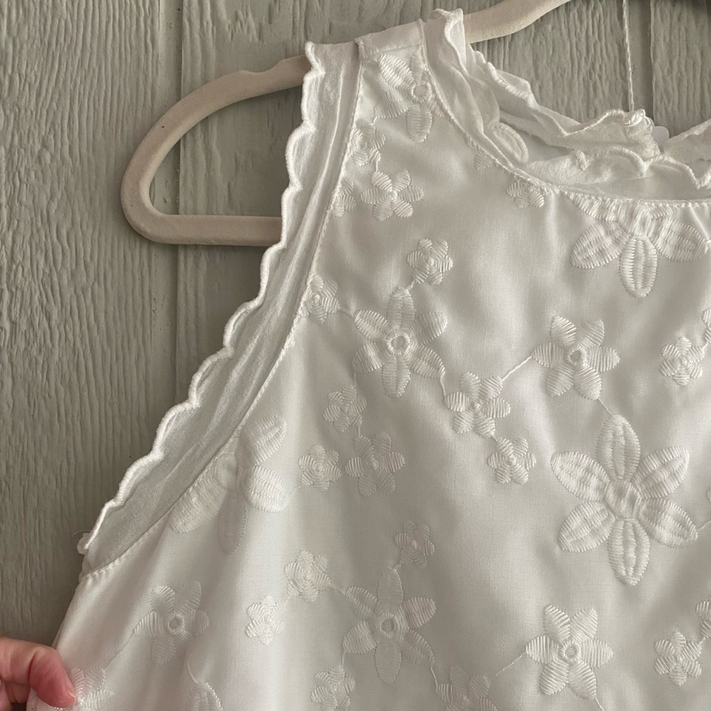 White Sleeveless Scalloped Edge Short Embroidered Floral Lined Sundress No Size - Picture 4 of 10